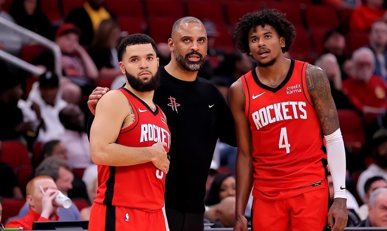 集结日CBA常规赛传出新动向，克里夫兰骑士复出首秀，管理层表态——管理层满意，团队化学反应显著(新疆队成为cba第一支晋级季后赛球队)-雷竞技体育网站